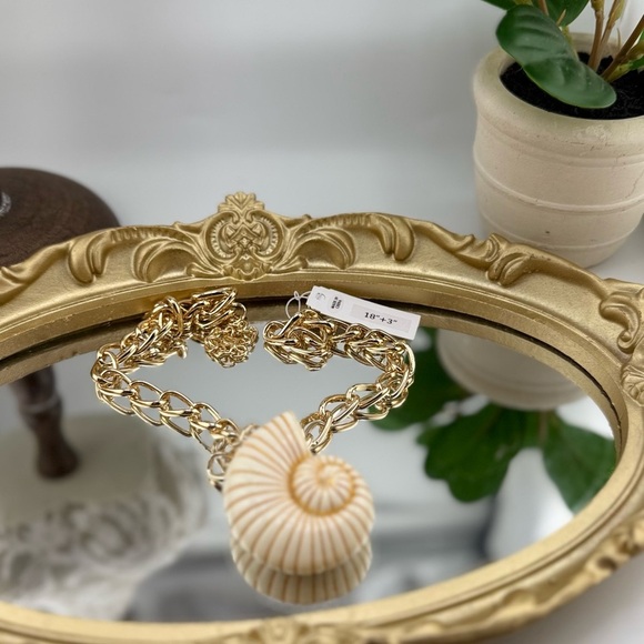 Gold Shell Pendant Necklace (18+3) - Picture 10 of 10